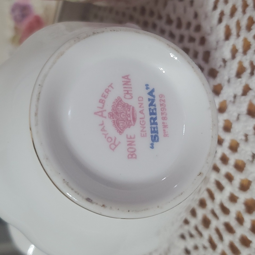 Petite Royal Albert sugar and creamer Serena pattern - Picture 3 of 4